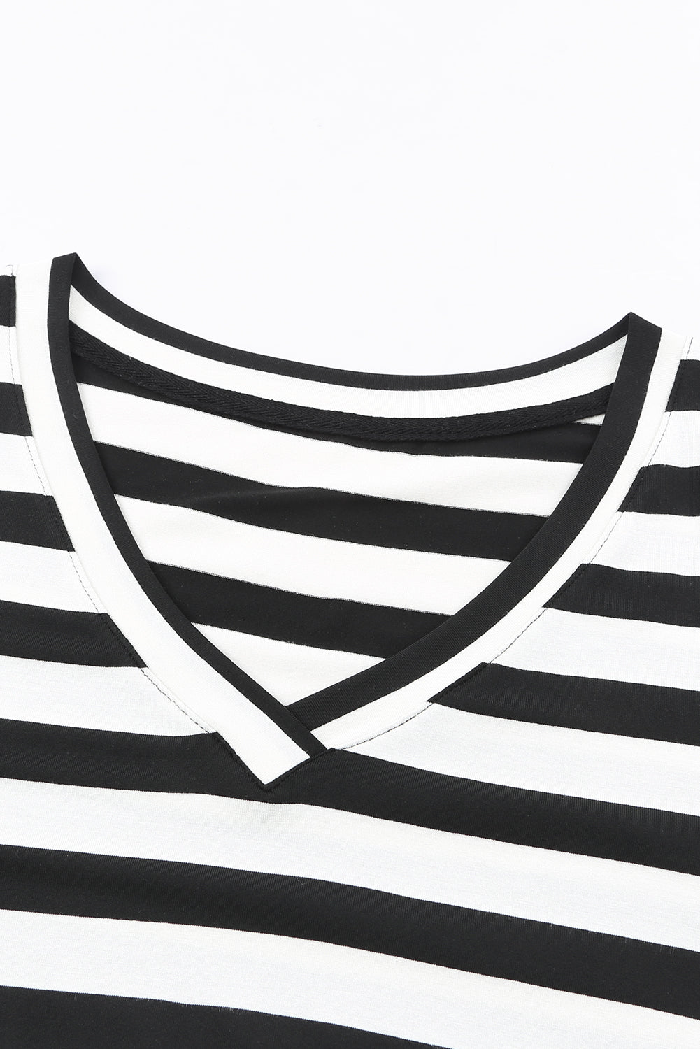 Schwarzes Maxikleid mit V-Ausschnitt und seitlichen Schlitzen