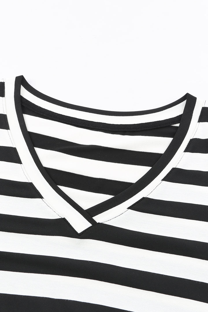 Schwarzes Maxikleid mit V-Ausschnitt und seitlichen Schlitzen