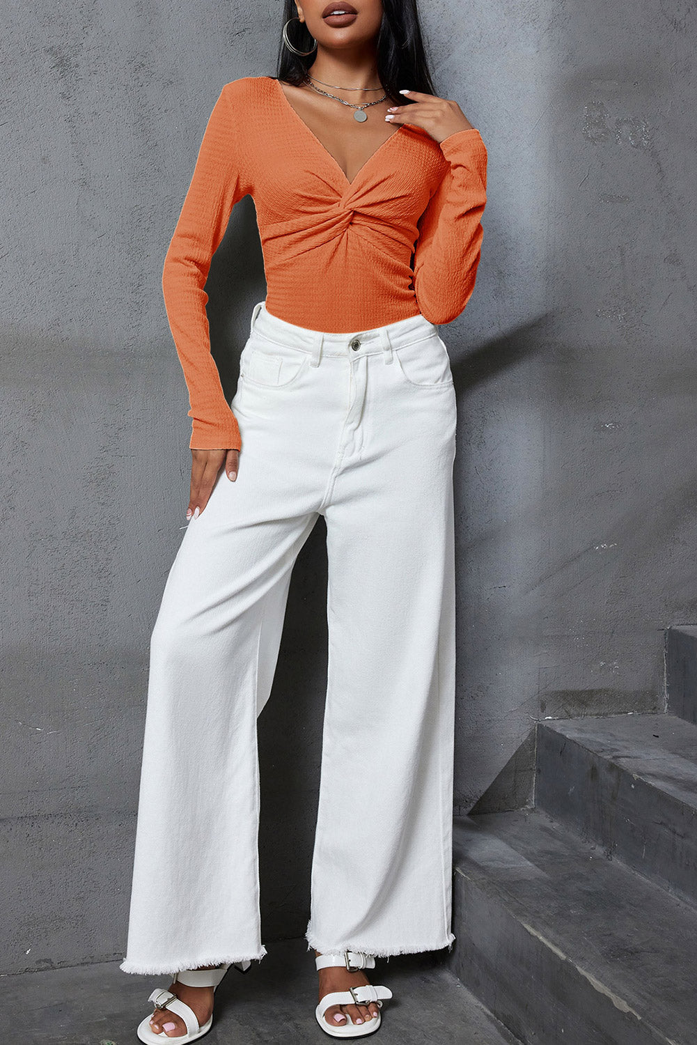 Orangefarbenes, strukturiertes, langärmliges, schmales, einfarbiges Oberteil mit V-Ausschnitt und verdrehter Vorderseite