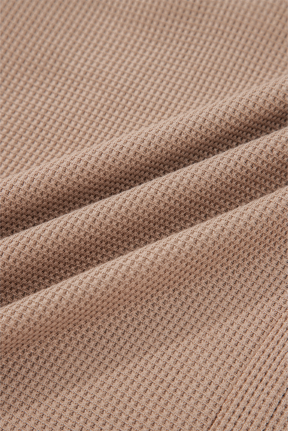 Strohgelbes Henley-Stricktop mit Waffelstreifen und Karomuster