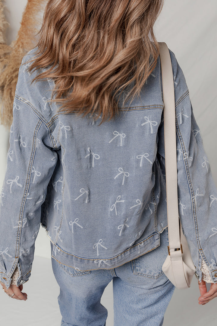 Jeansjacke mit Schleifenknoten-Print und heller Waschung und ungesäumtem Saum