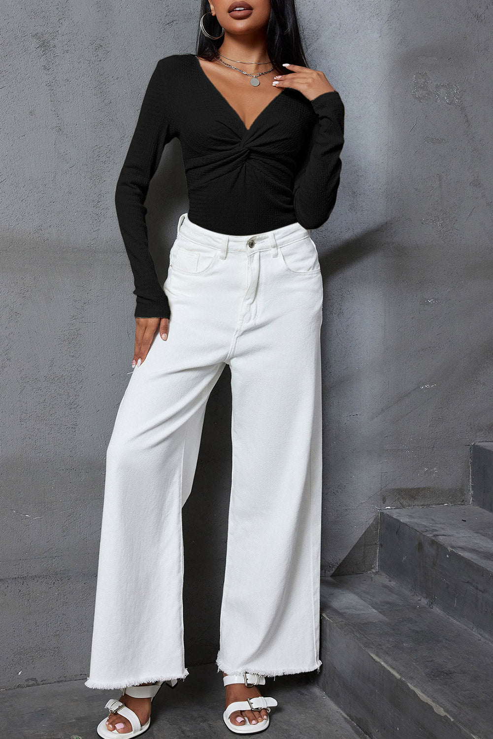 Schwarzes, strukturiertes, langärmliges, schmales, einfarbiges Oberteil mit V-Ausschnitt und verdrehter Vorderseite