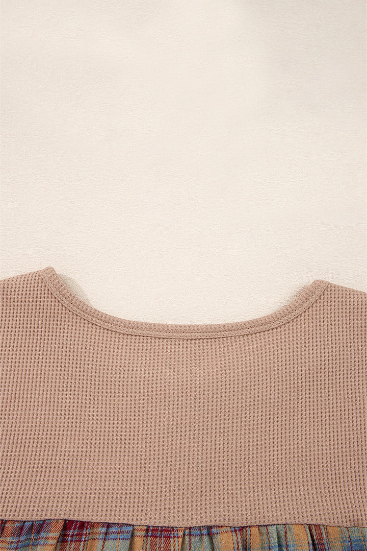 Strohgelbes Henley-Stricktop mit Waffelstreifen und Karomuster