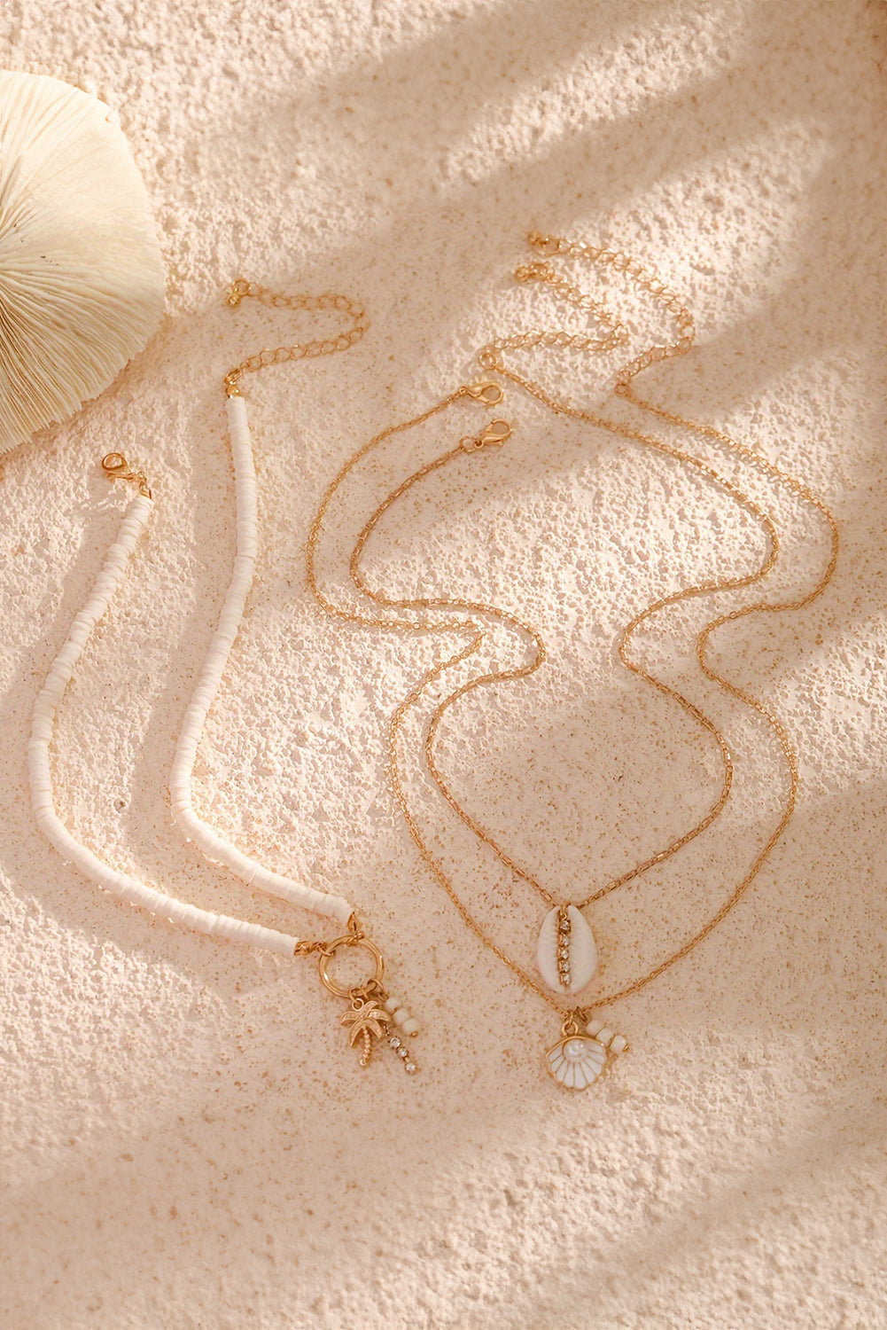 Mehrlagige Halskette mit Strandmuschel-Anhänger