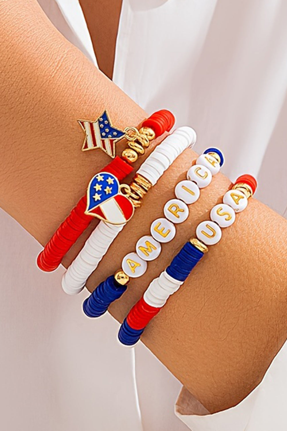 Armband-Set mit Buchstabenanhänger und amerikanischer Flagge