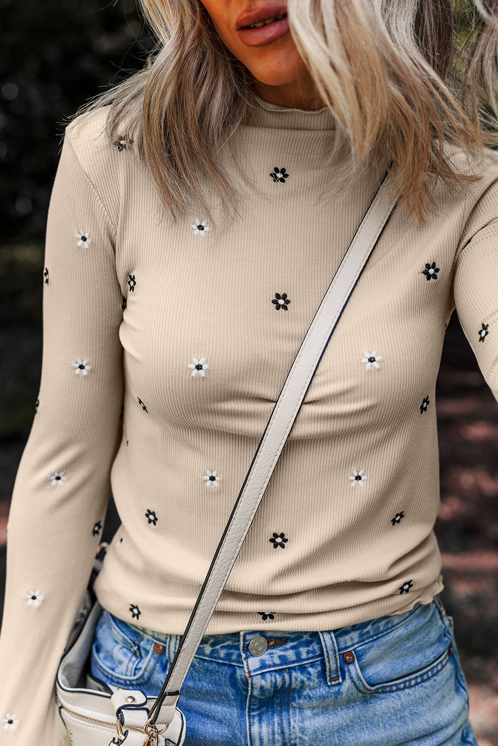 Jet Stream – Geripptes Langarmoberteil mit Blumenstickerei