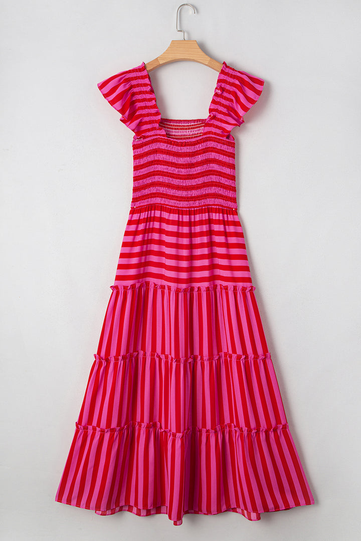 Maxikleid mit Stufendesign, gesmoktem Oberteil und Flatterärmeln