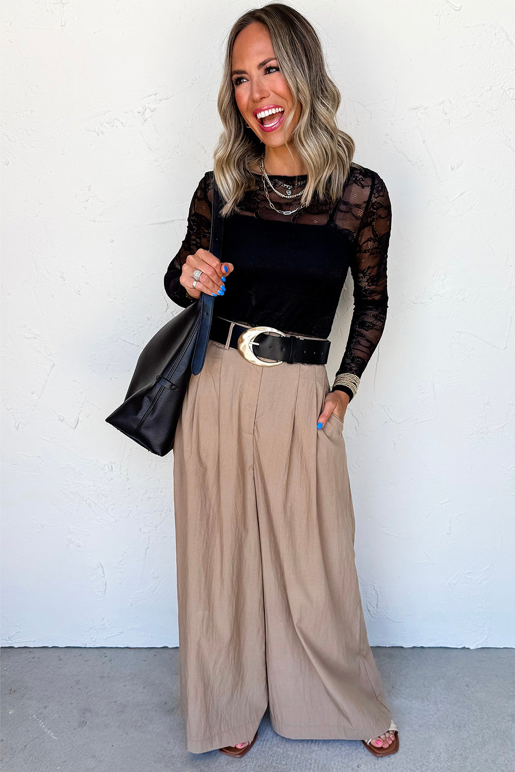 Schwarzes, langärmliges Oberteil mit Häkel- und Mesh-Patches in schmaler Passform