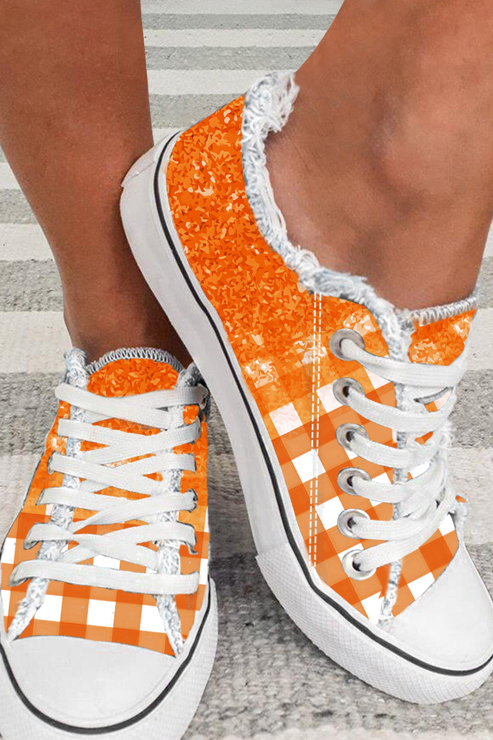 Flache Segeltuchschuhe mit Karomuster