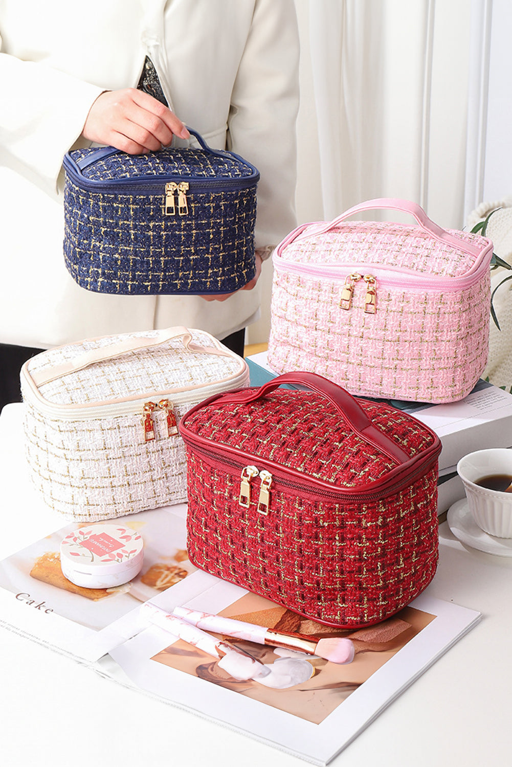 Grande trousse à maquillage à carreaux avec fermeture éclair et poignée