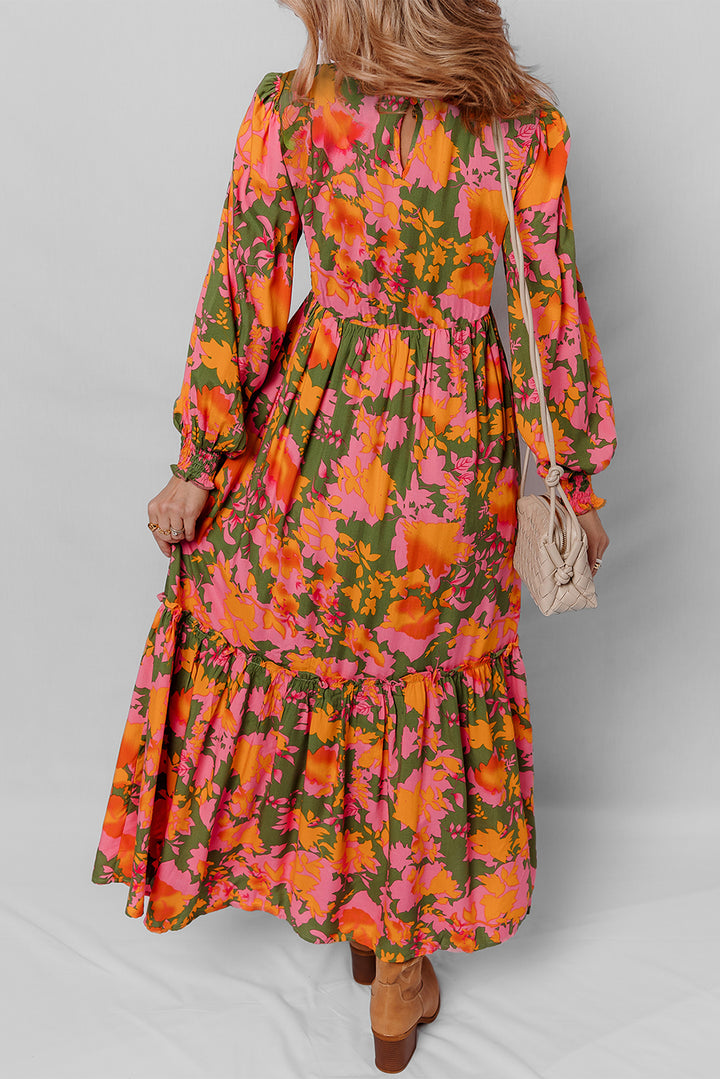 Langes Kleid mit Blumenmuster, Puffärmeln, gesmoktem Oberteil und Rüschen