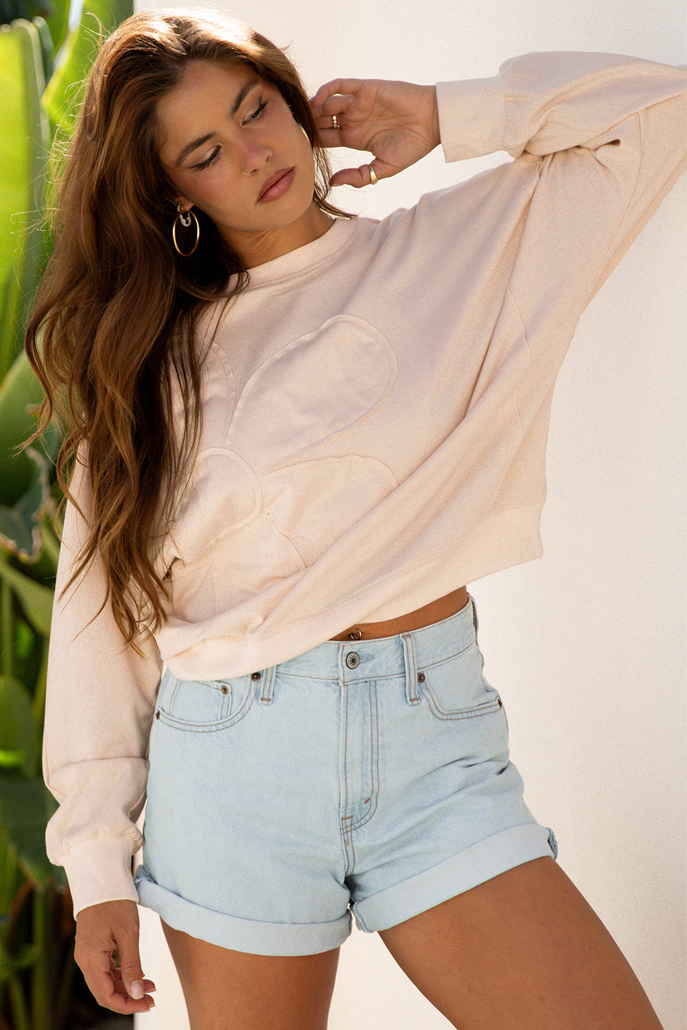 Lässiges Oberteil mit Blumenpatch und überschnittener Schulter