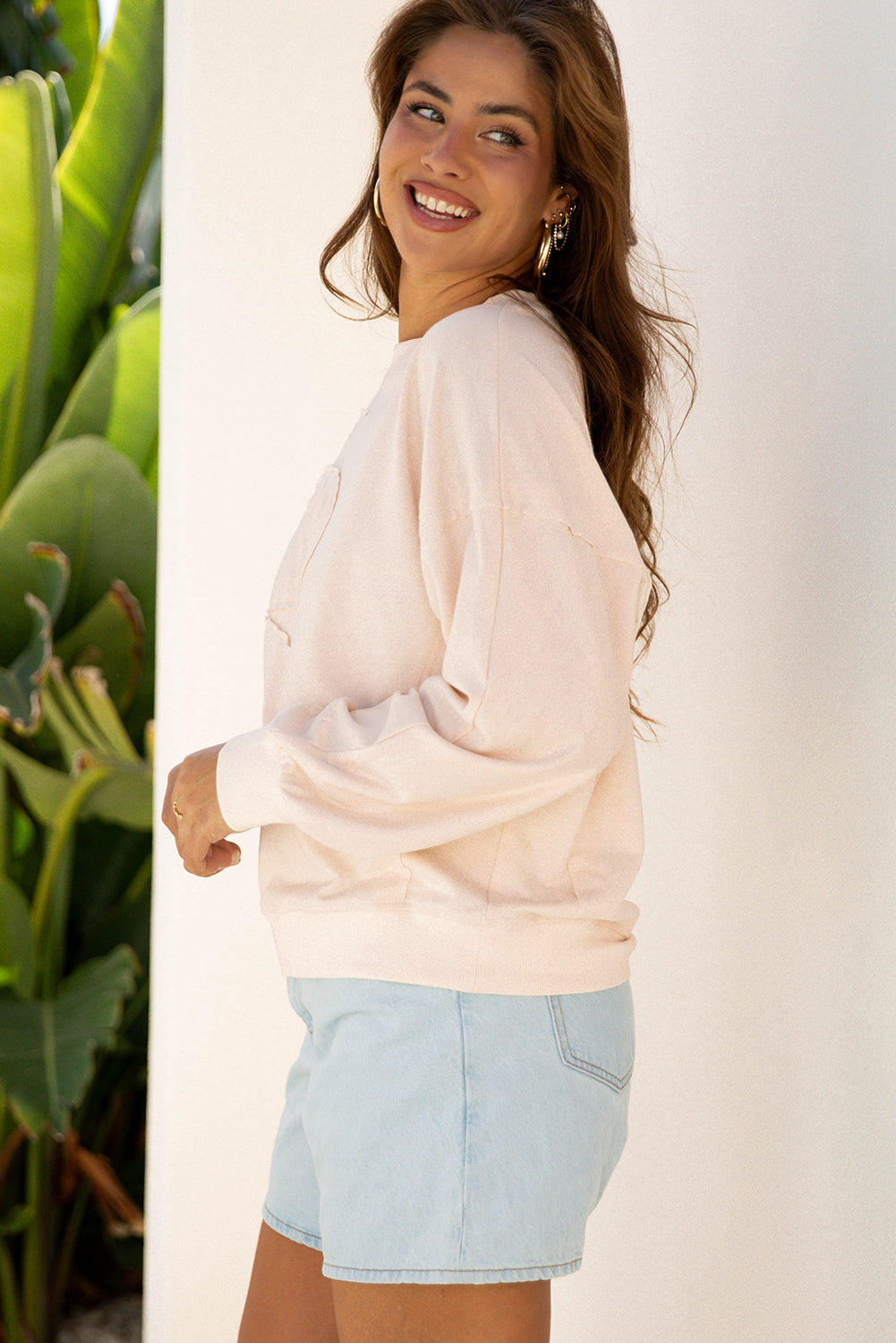 Lässiges Oberteil mit Blumenpatch und überschnittener Schulter