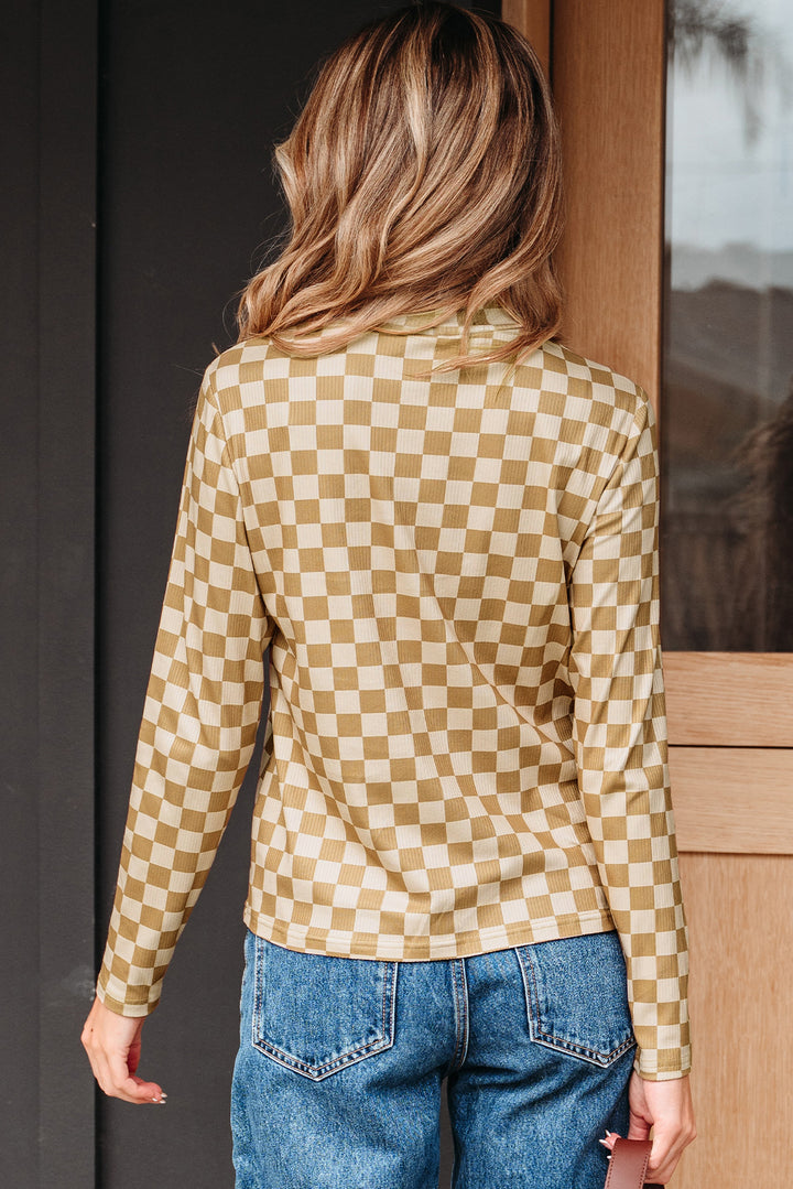 Khakifarbenes, geripptes Rollkragen-T-Shirt mit schmalen Ärmeln und Karomuster