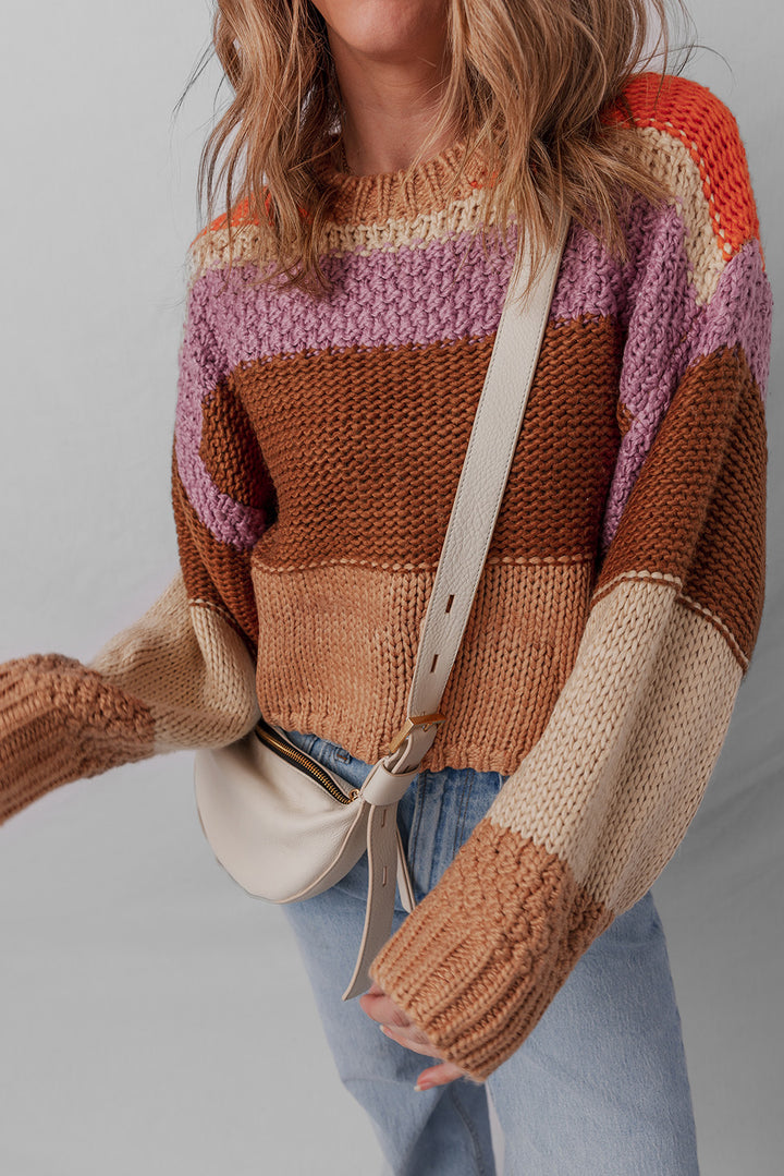 Kurzer, grob gestrickter Pullover mit Colorblock-Muster und überschnittener Schulter