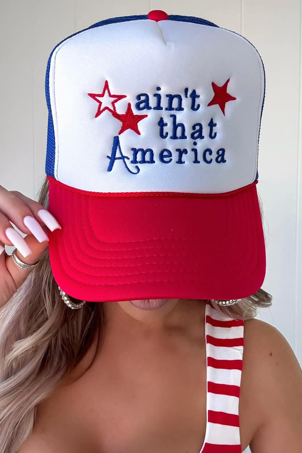 aint that America Baseballkappe mit gesticktem Muster und Farbblock