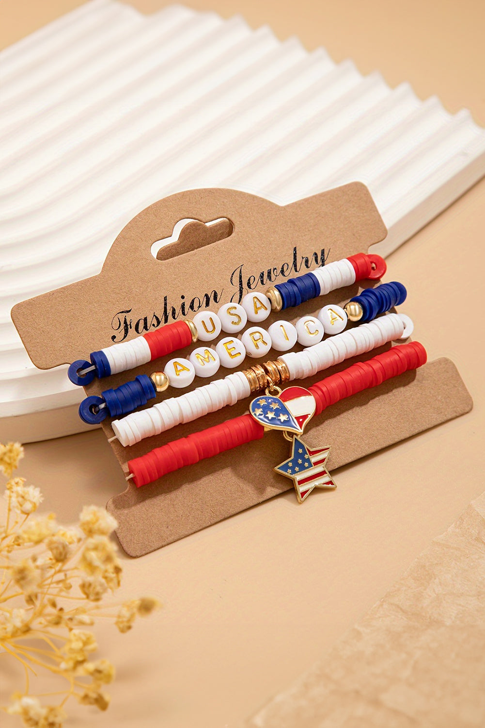 Armband-Set mit Buchstabenanhänger und amerikanischer Flagge