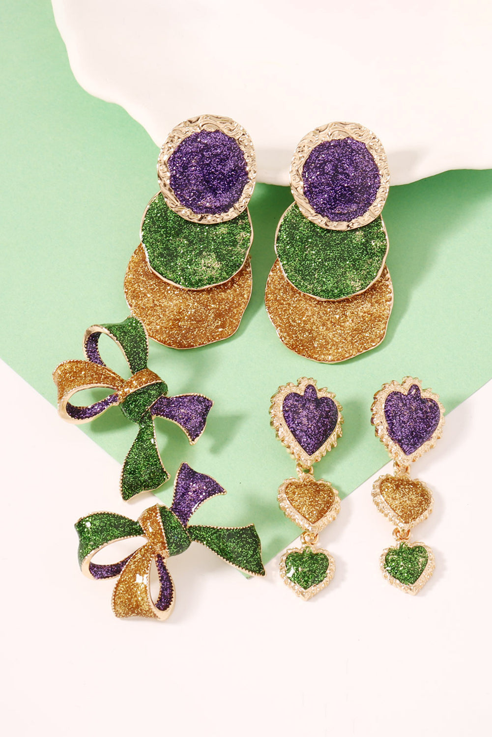 Boucles d'oreilles éblouissantes avec nœud 3D Mardi Gras