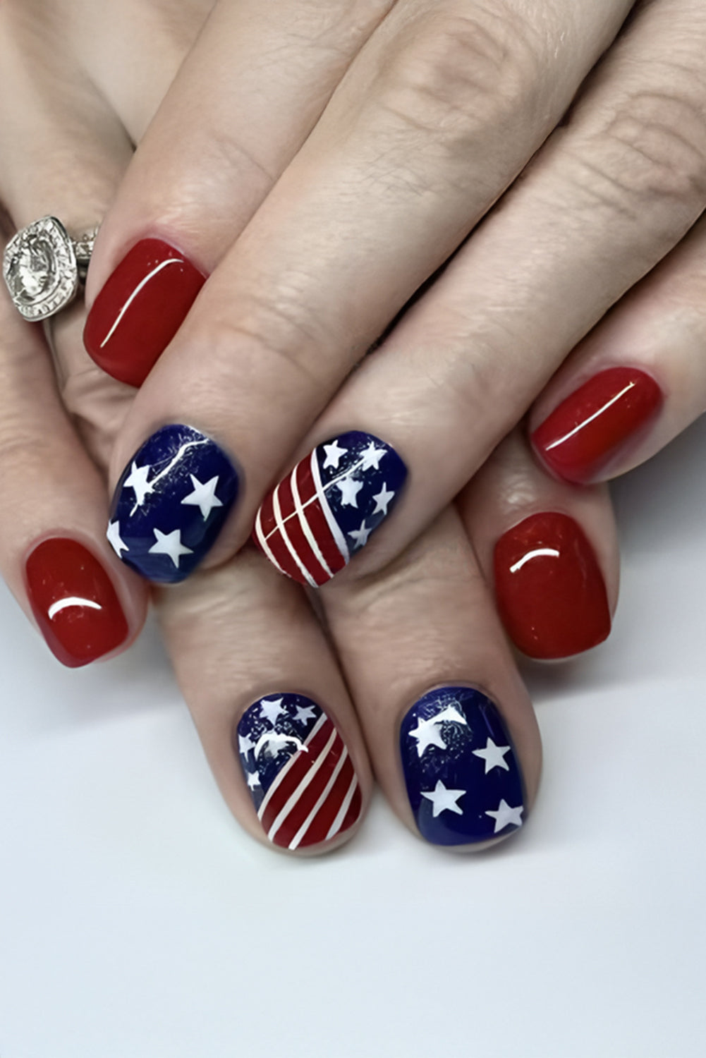 24 Stück kurze, quadratische Nagelaufkleber mit amerikanischer Flagge