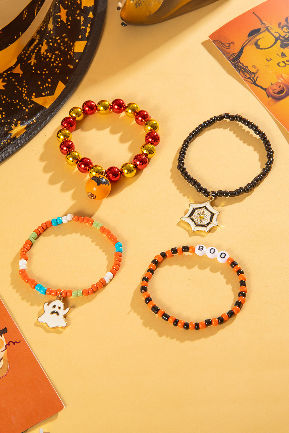 4-teiliges Halloween-Armbandset mit Geister-Spinnennetz-Perlen