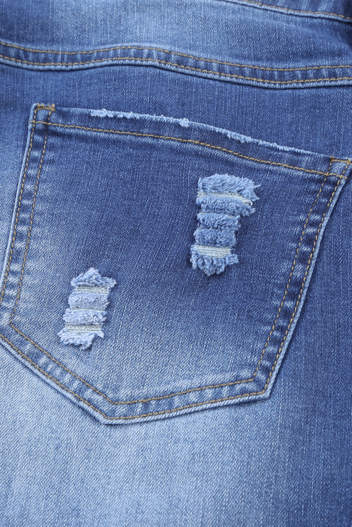 Modische, blaue Boyfriendjeans mit geradem Bein und zerrissenem Karomuster