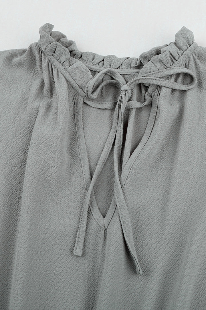 Lässiges, graues, gestuftes Minikleid mit V-Ausschnitt und langen Ärmeln