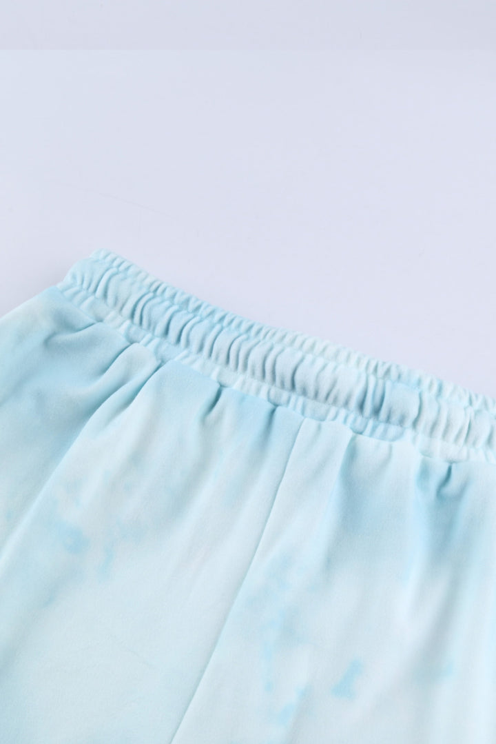 Himmelblaues Pyjama-Set aus Strick mit langen Ärmeln und kurzen Hosen in Batikoptik