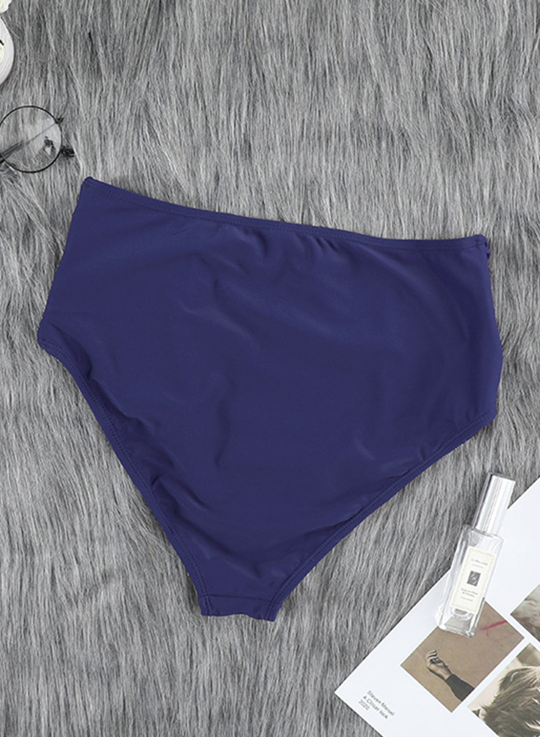 Blaue Badehose mit hoher Taille und ausgehöhlten Seiten für Damen