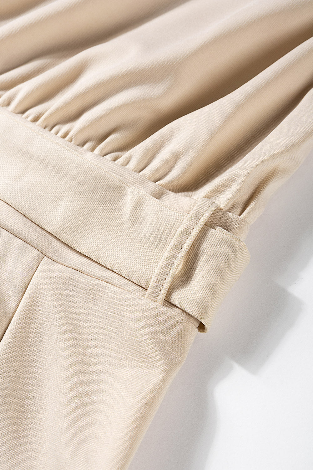 Aprikosenfarbener „Oh So Glam“-Jumpsuit mit weitem Bein und Gürtel