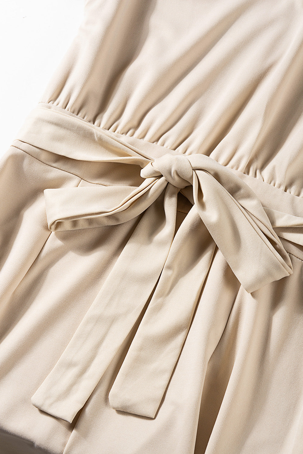 Aprikosenfarbener „Oh So Glam“-Jumpsuit mit weitem Bein und Gürtel