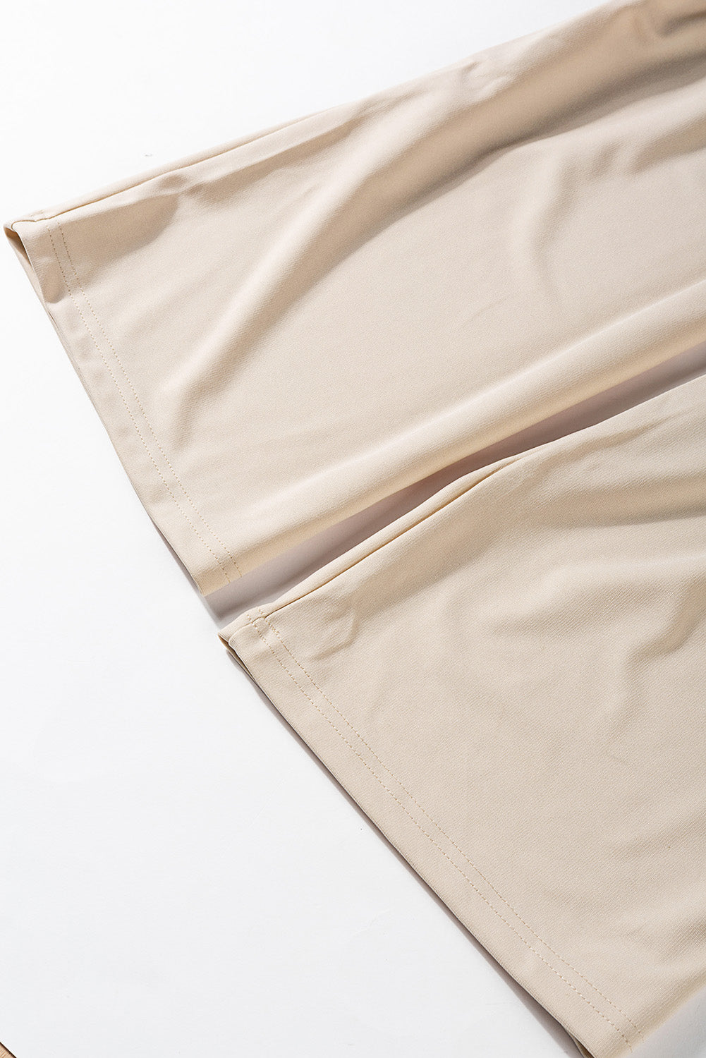 Aprikosenfarbener „Oh So Glam“-Jumpsuit mit weitem Bein und Gürtel