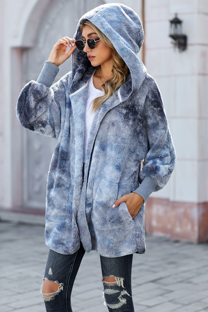 Blauer Damenmantel aus weichem Fleece mit Batikmuster und offener Vorderseite