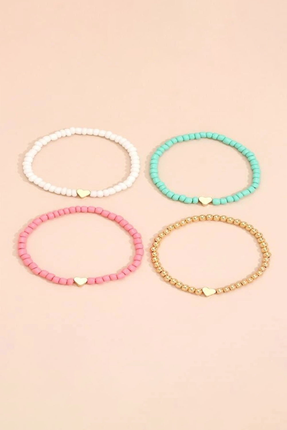 Mehrlagiges Armbandset mit Herzperlen