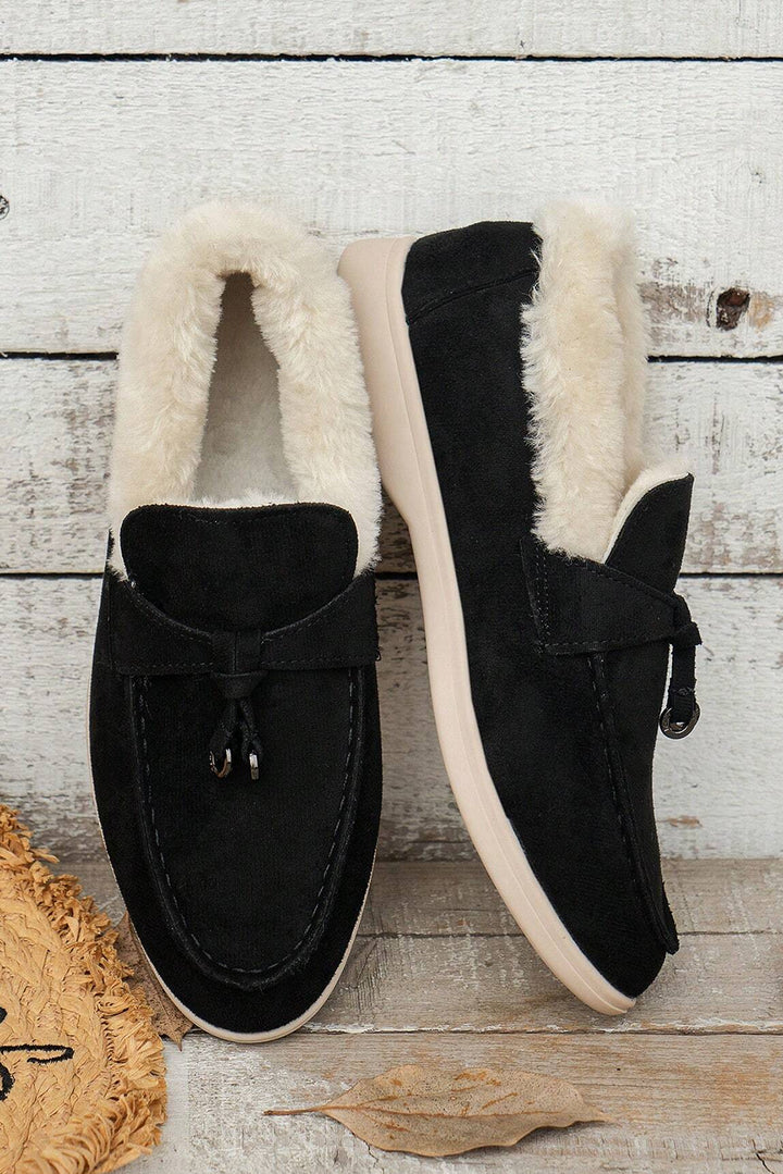 Flache Slipper aus Wildleder mit Fellfutter