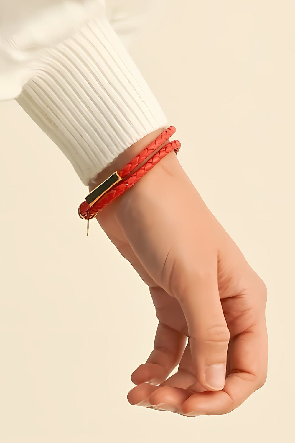 Geflochtenes Armband aus PU-Leder mit Metalldekor