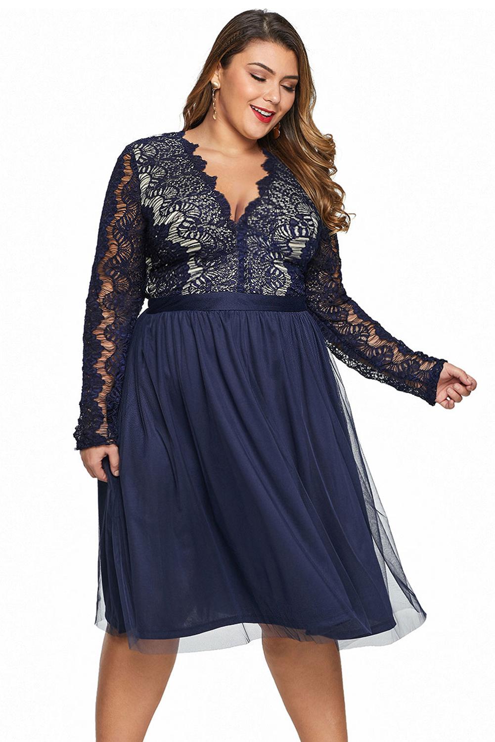 Robe mi-longue noire en tulle et dentelle à col festonné grande taille