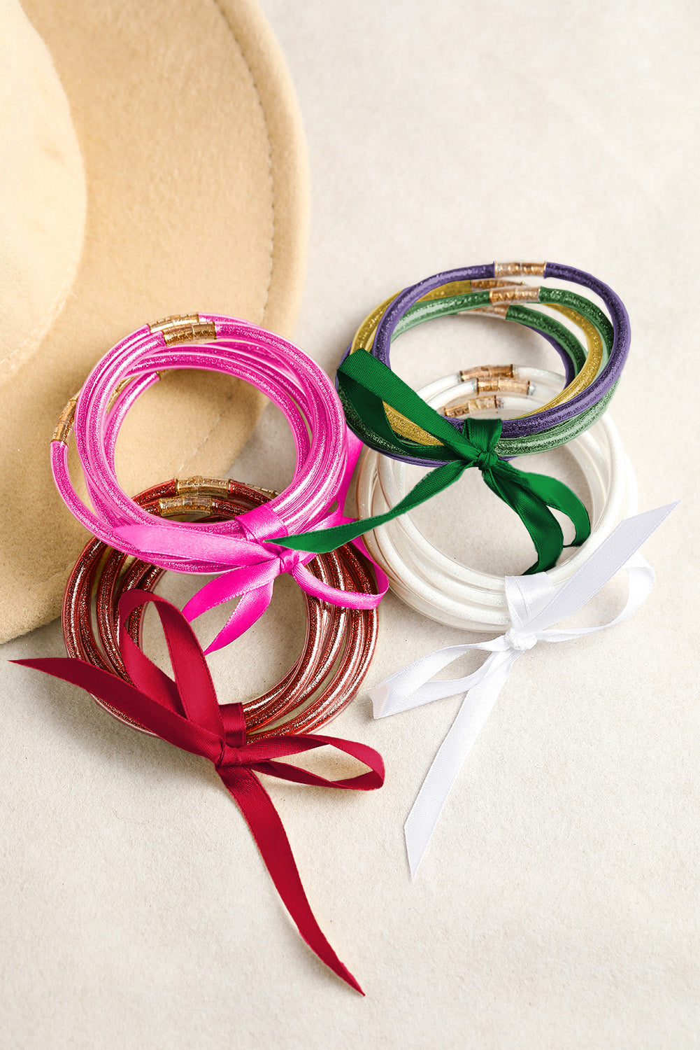 Ensemble de 5 bracelets à nœuds et rubans pailletés