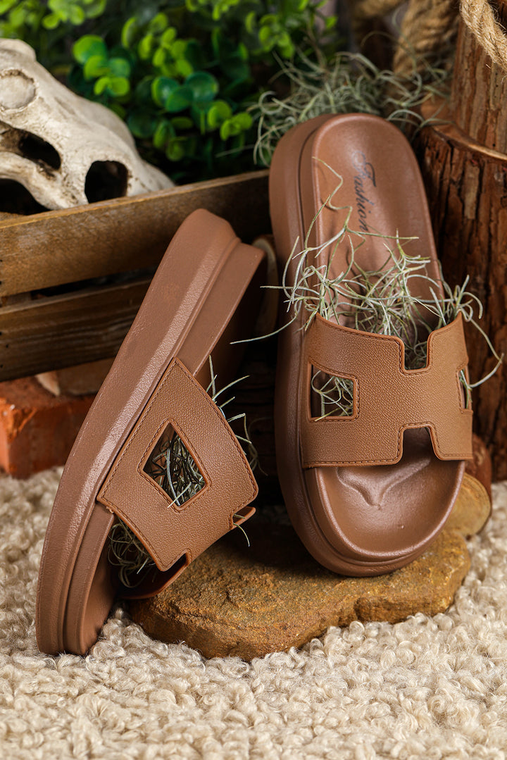 Chaussons à plateforme à bout ouvert et découpes (taille petit, taille au-dessus) 