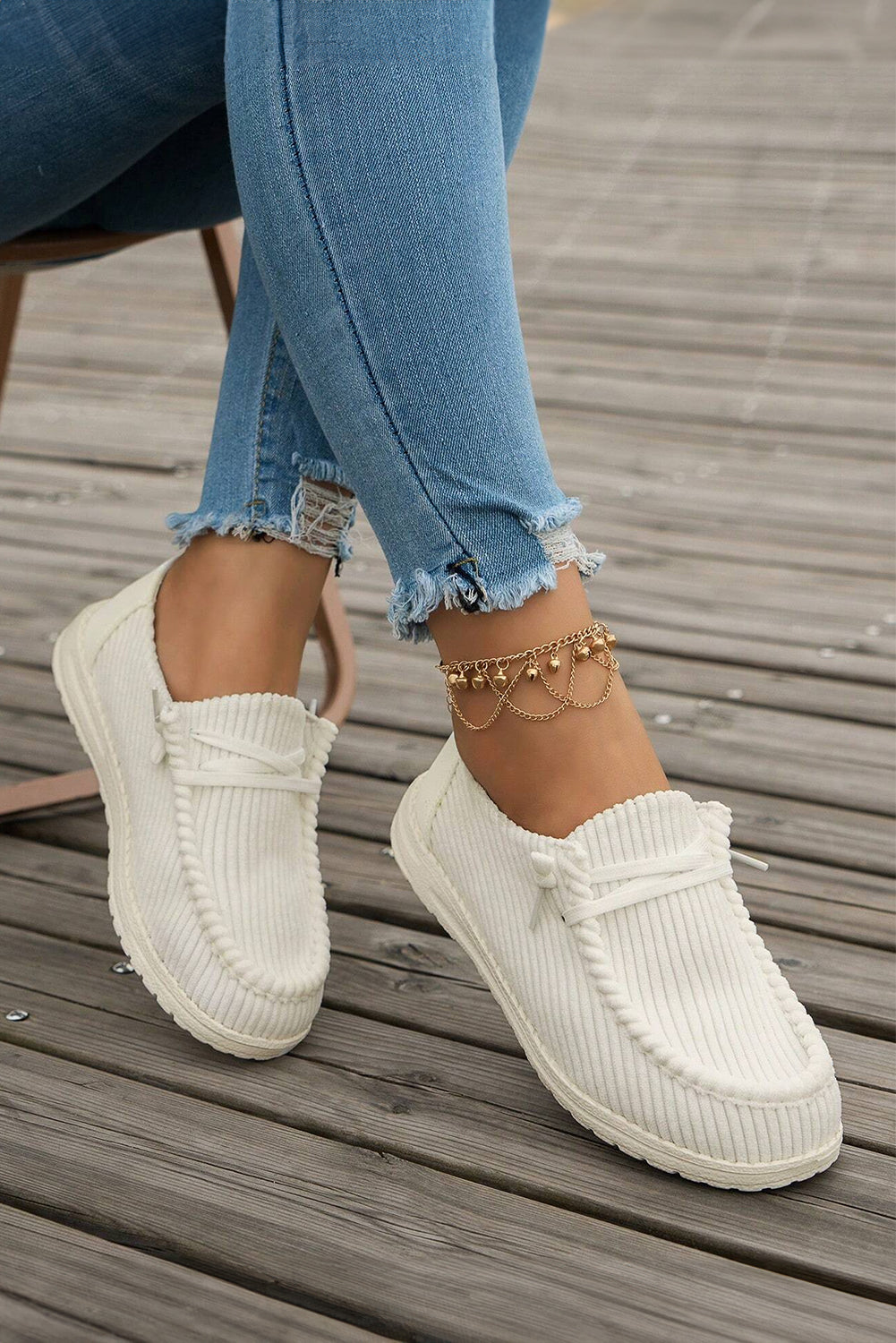 Einfarbige, gerippte Criss-Cross-Schlupfschuhe