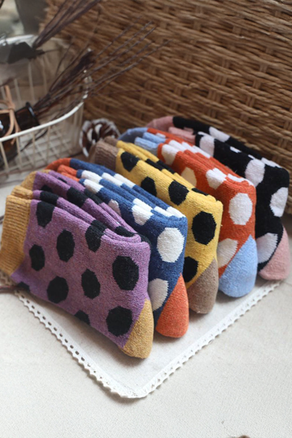 Dicke, weiche Crew-Socken mit gepunktetem Farbblock