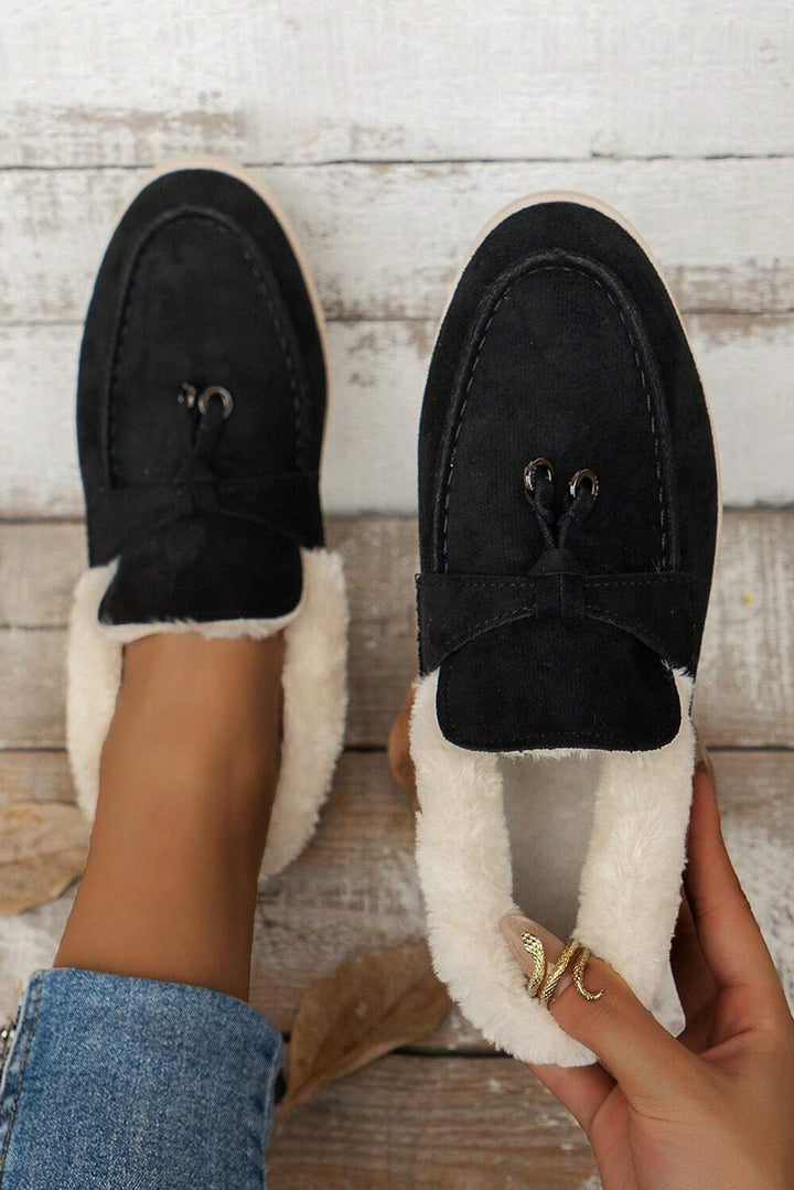 Flache Slipper aus Wildleder mit Fellfutter