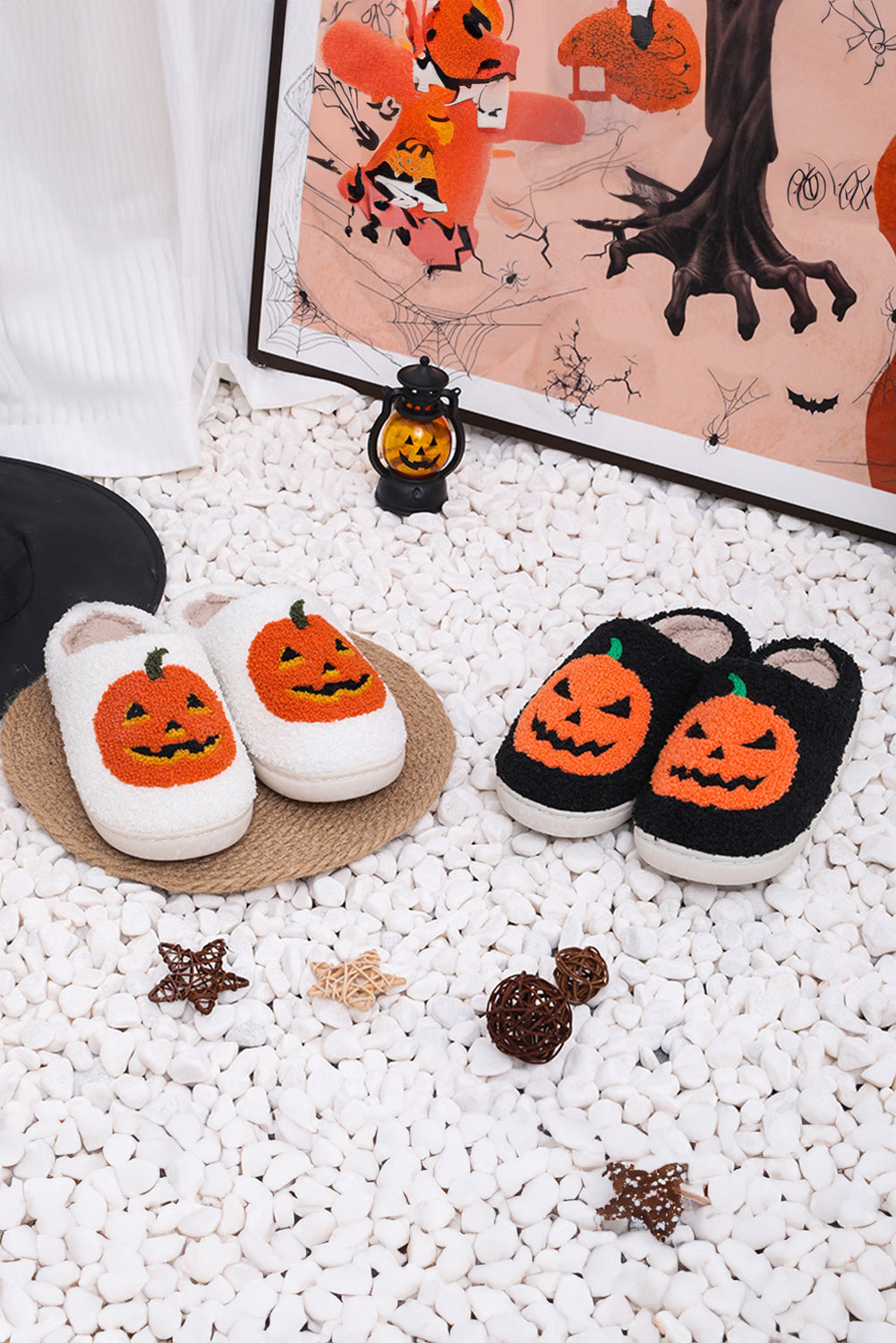 Plüsch-Hausschuhe mit Halloween-Kürbis-Print