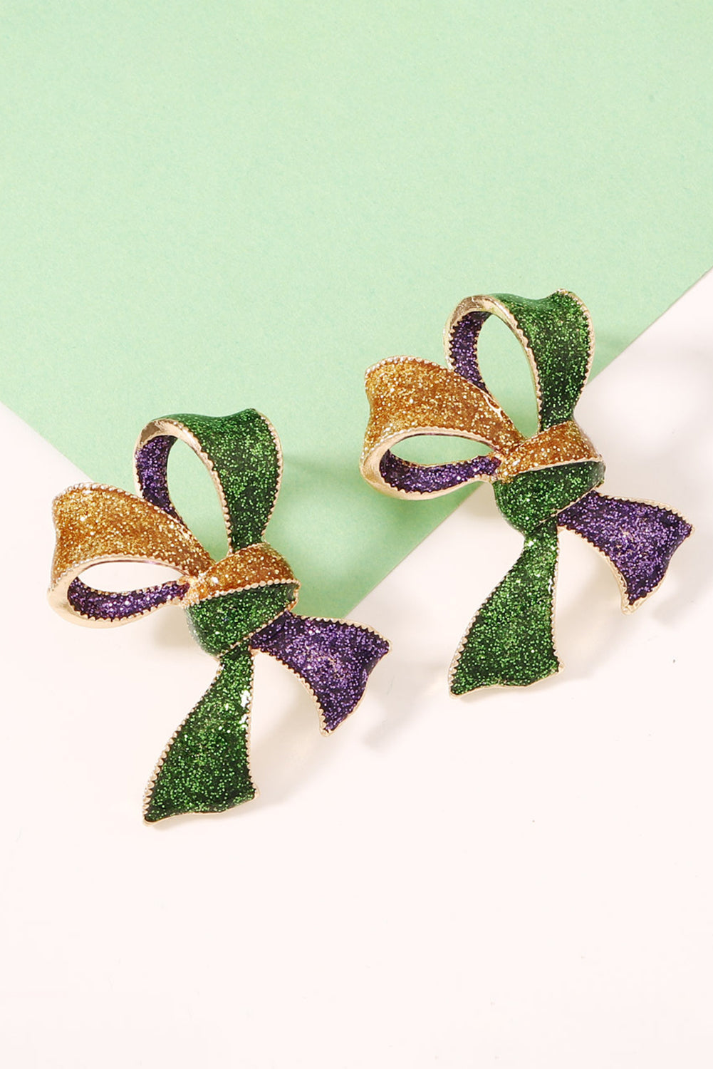 Boucles d'oreilles éblouissantes avec nœud 3D Mardi Gras