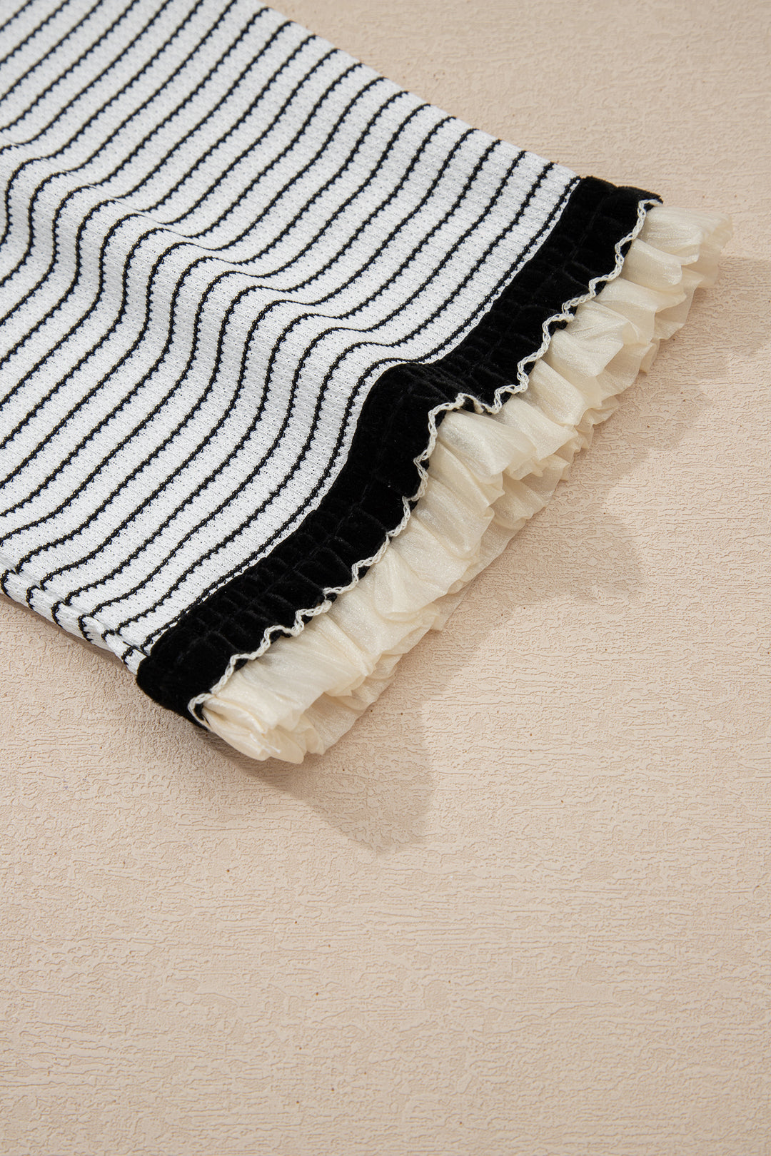 Contrasted Ruffle Trim Loose Long Sleeve Top
