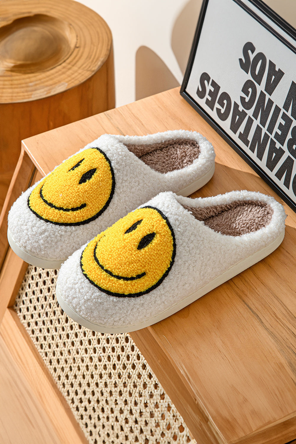 Chaussons antidérapants en peluche à imprimé visage souriant