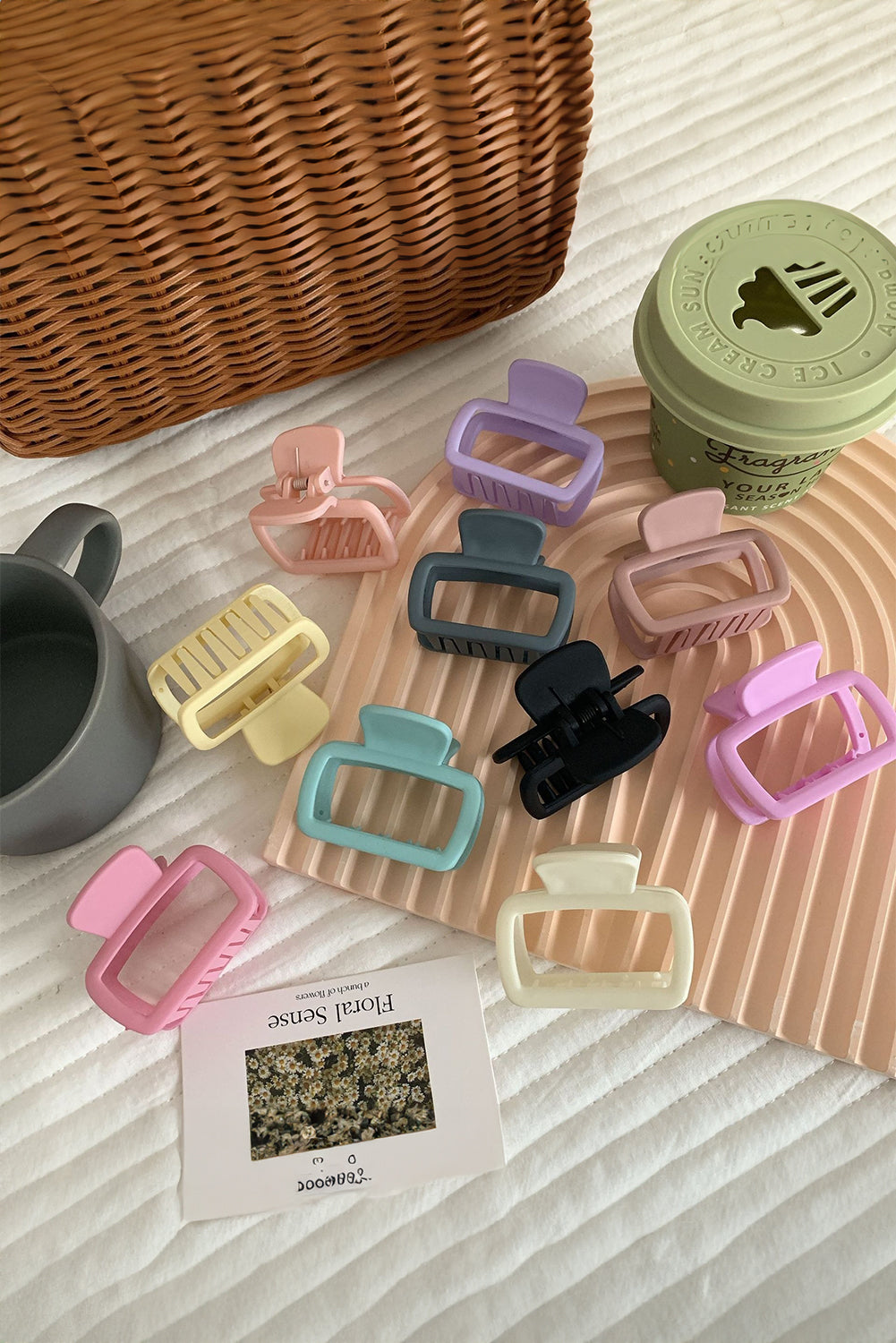 Pince à cheveux minimaliste givrée découpée