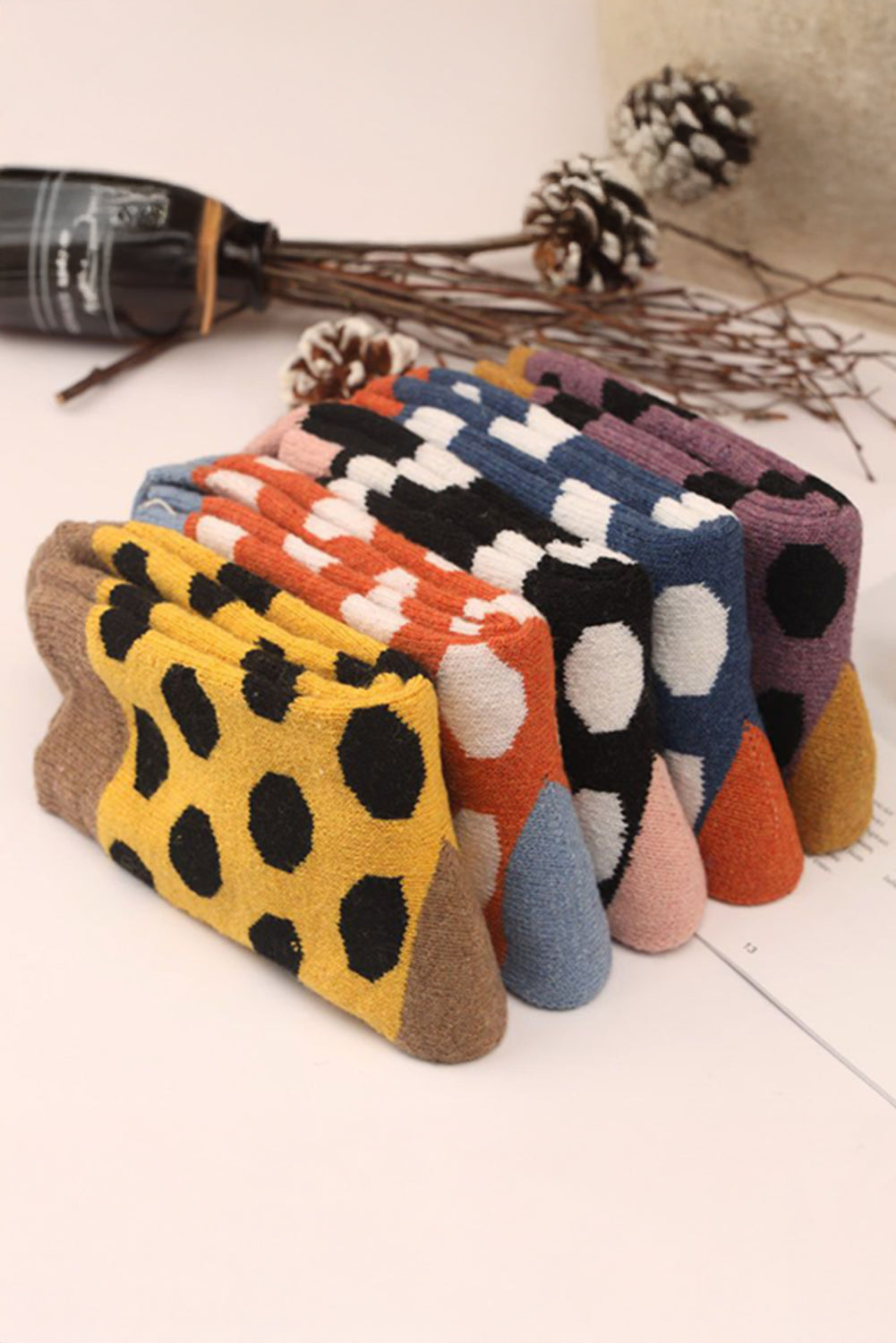 Dicke, weiche Crew-Socken mit gepunktetem Farbblock