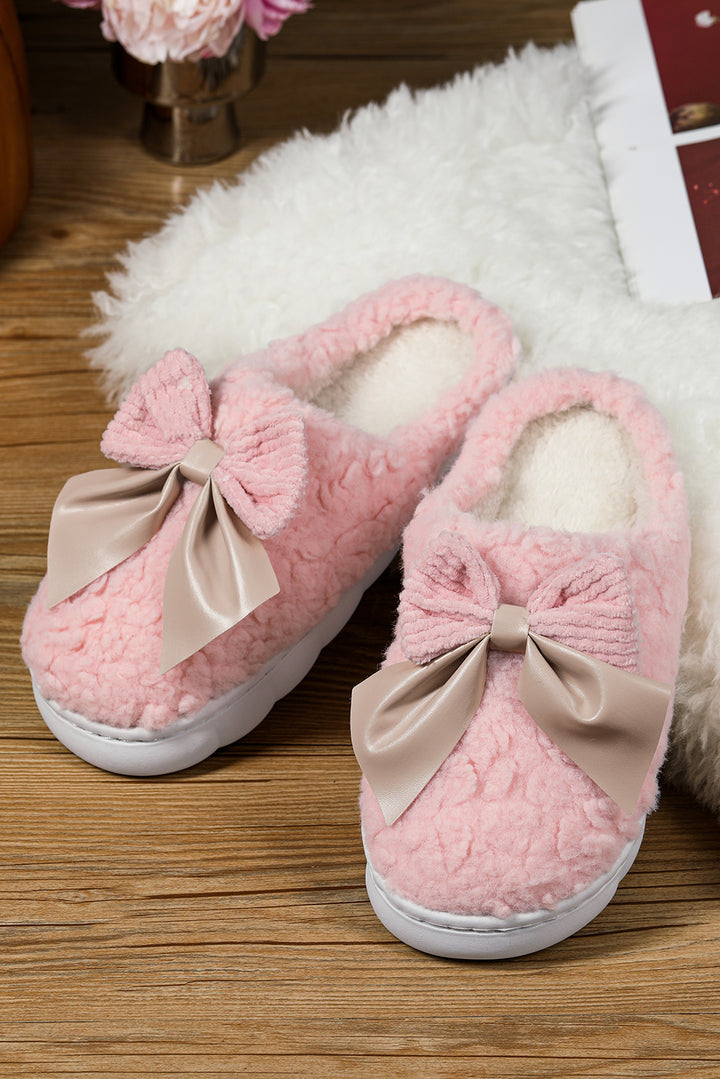 Chaussons d'hiver en peluche avec nœud contrasté (les couleurs des nœuds peuvent varier selon le lot)