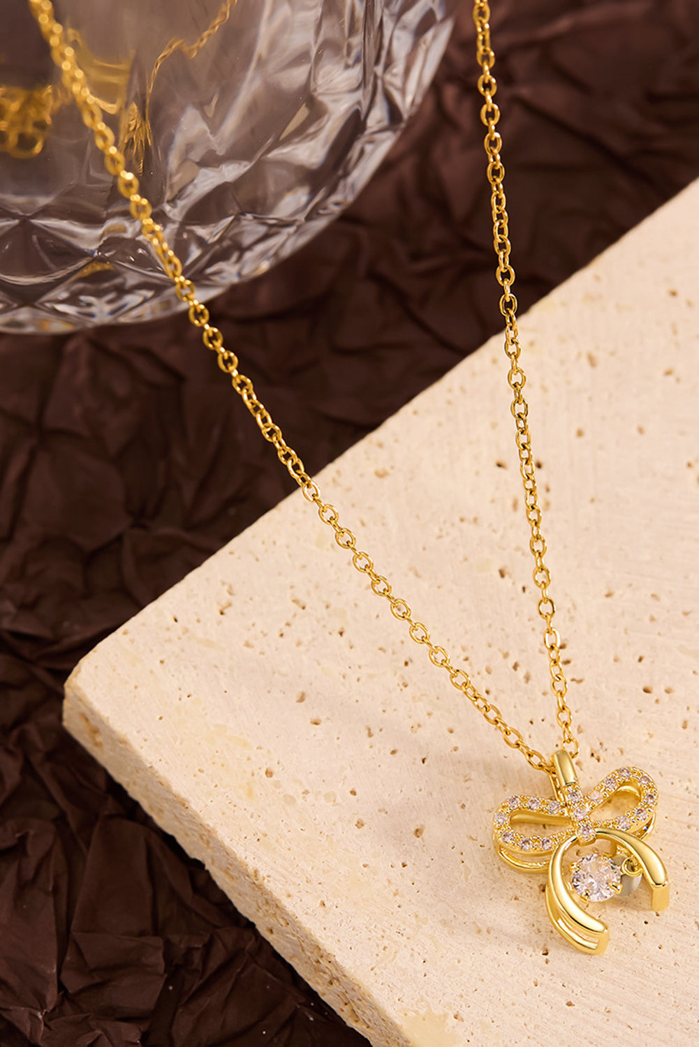 Collier en alliage plaqué avec pendentif nœud papillon en strass
