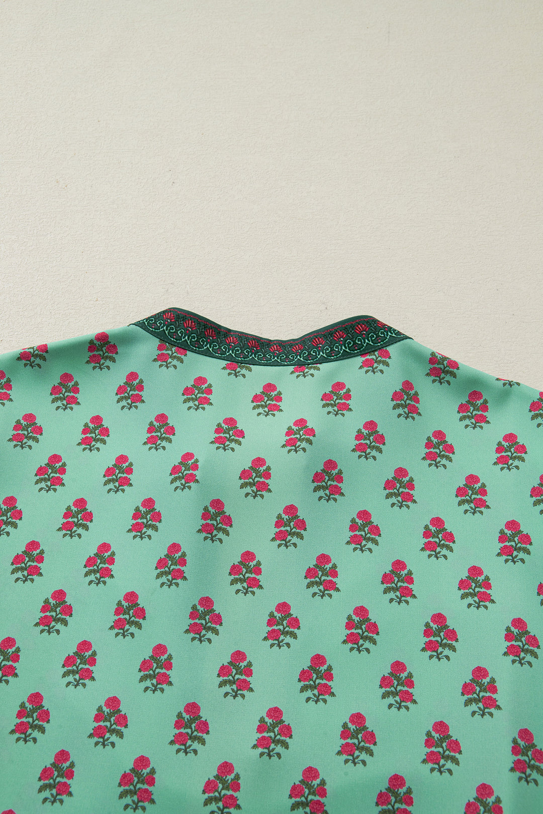 Green Plus Size Floral Print Contrast Trim V Neck Bracelet Sleeve Blouse